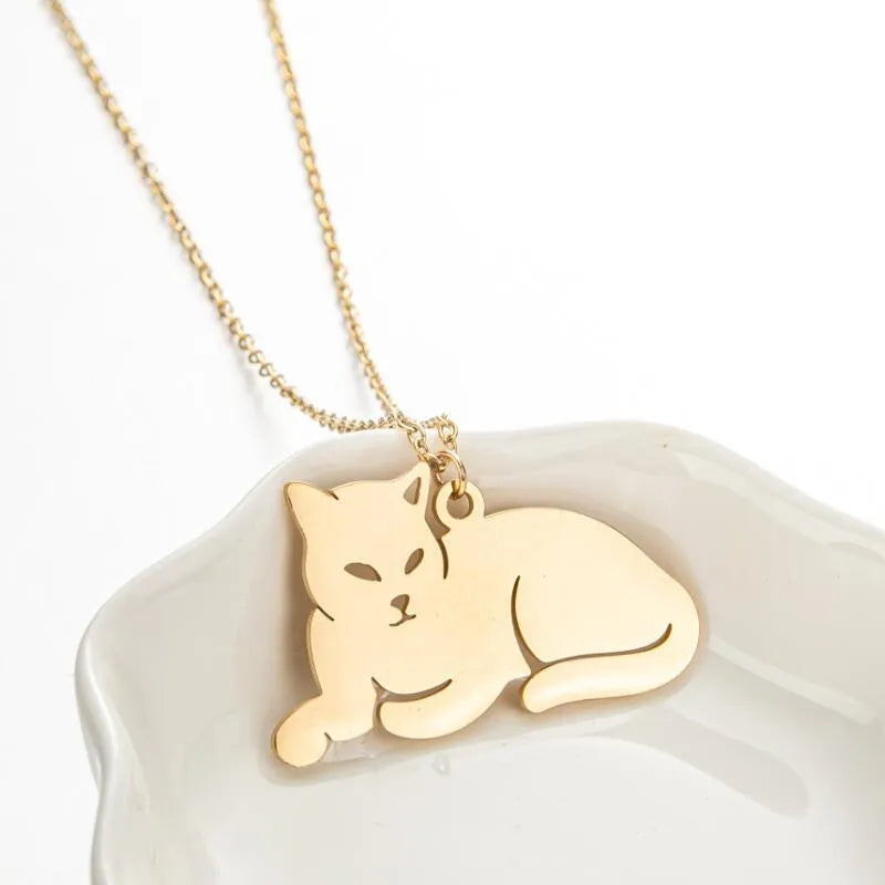 Openwork Backwards Cat Pendant Necklace in Yellow Gold